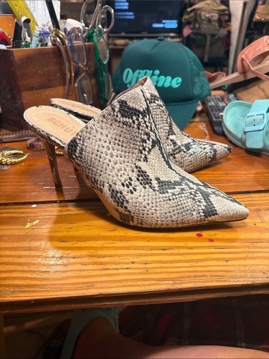 SCHUTZ Shoes - SCHUTZ Snake-Print Pointed Toe Mule Heels 👠 Size 8.5